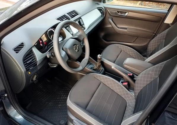Skoda Fabia cena 29900 przebieg: 167000, rok produkcji 2020 z Brześć Kujawski małe 211